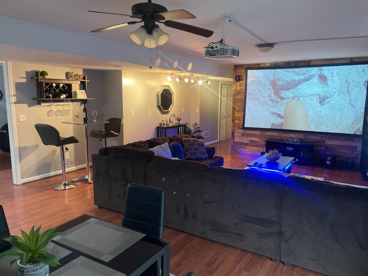 Cute 2-Brm Walkout Apt With Pool Table And Theater Apartment Lexington Exterior photo