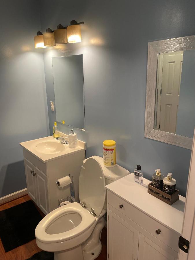 Cute 2-Brm Walkout Apt With Pool Table And Theater Apartment Lexington Exterior photo