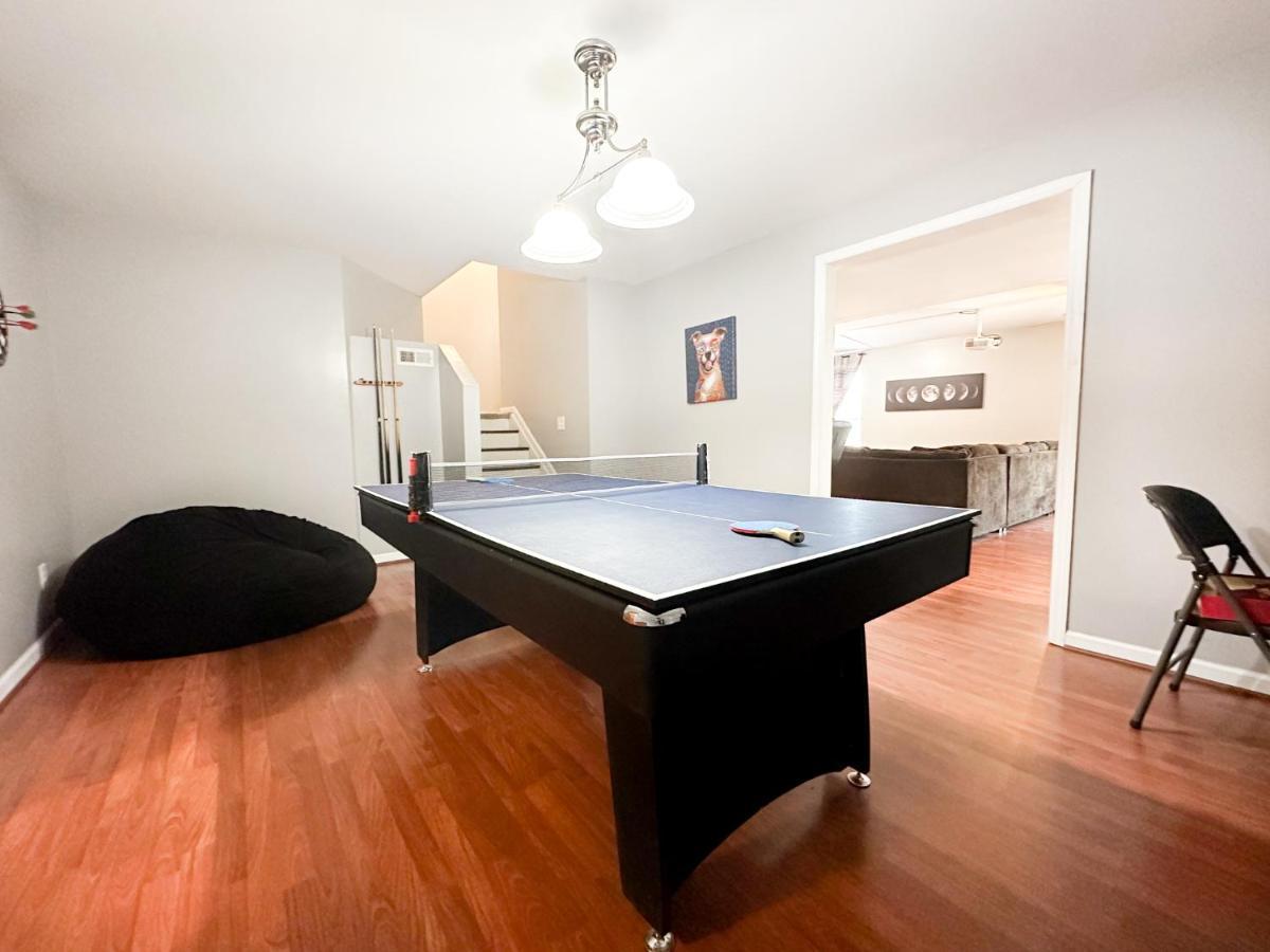 Cute 2-Brm Walkout Apt With Pool Table And Theater Apartment Lexington Exterior photo