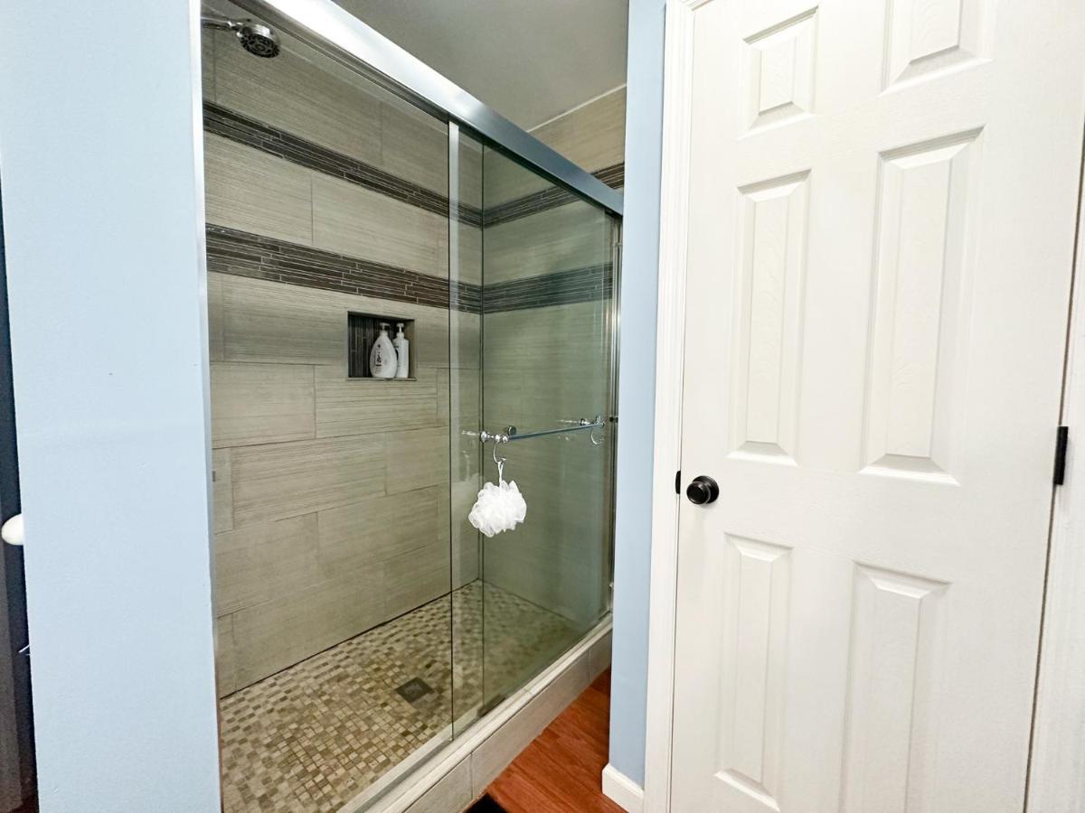 Cute 2-Brm Walkout Apt With Pool Table And Theater Apartment Lexington Exterior photo